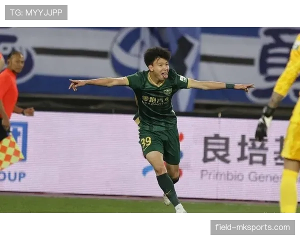 德甲后卫转会争夺战升温，多家豪门瞄准潜力新星