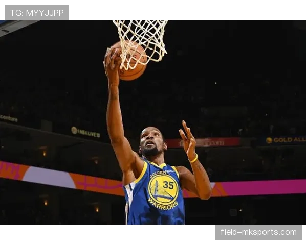 怀特利用挡拆突击提升中距离命中率，带动球队关键时刻得分爆发